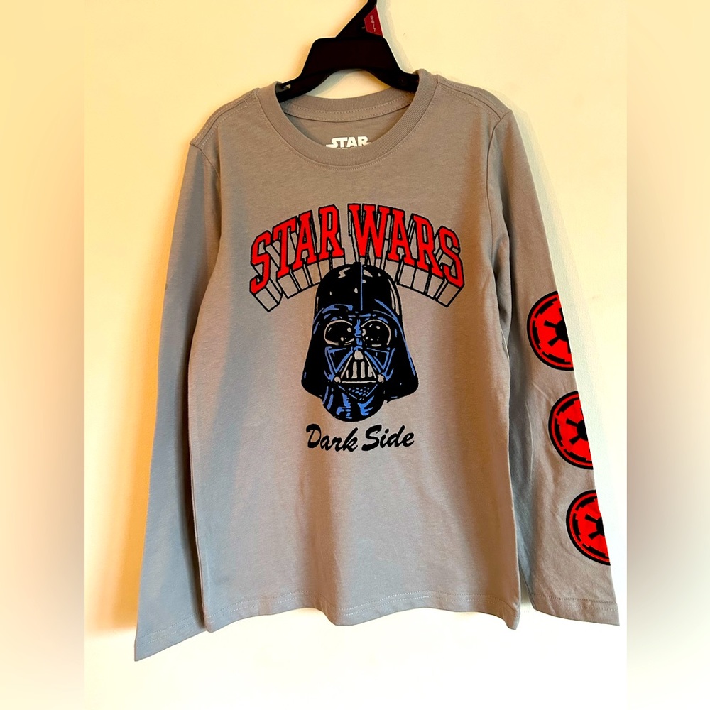 Boys Star Wars licensed long sleeve tee. Darth Vadar. size S (6-7)